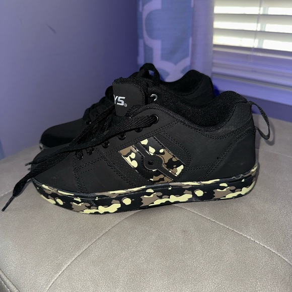 Heely's - Picture 3 of 7